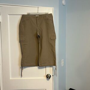 Dockers Women's Tan Capris